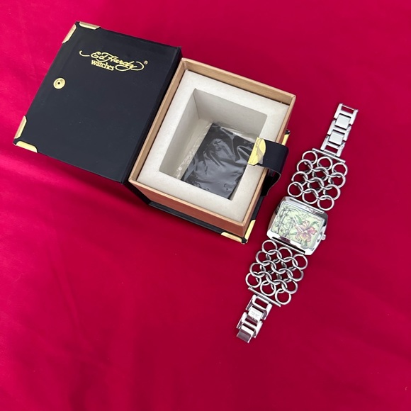 Ed Hardy Flower Dial Silver Tone Case Chain Link Style Band Watch 7 Inch - Picture 3 of 13